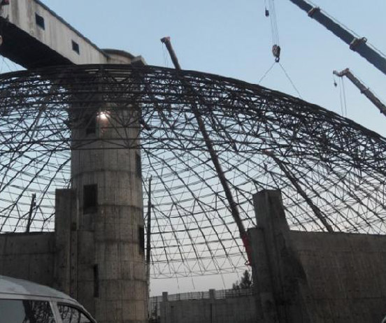 灯塔网架分条或分块安装法